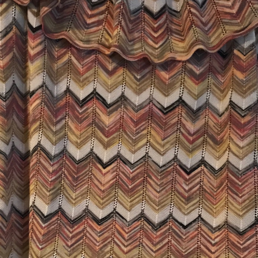 Chevron off the shoulder top - Picture 3 of 5